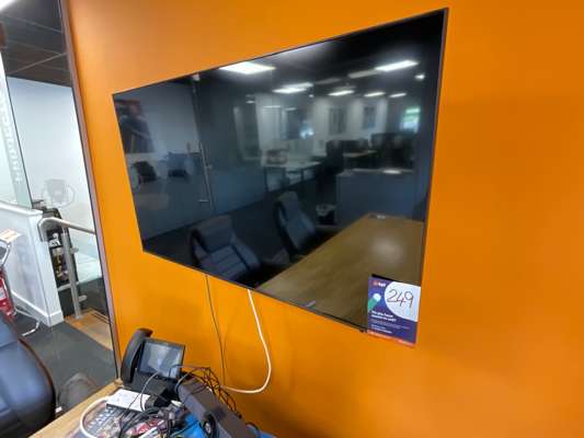 Samsung UE50BU8000K Wall Mounted Television with Remote
