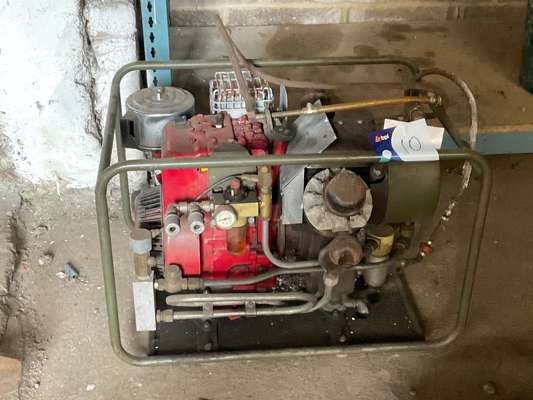 Briggs & Stratton 8HP Commercial Engine Generator - photo 1
