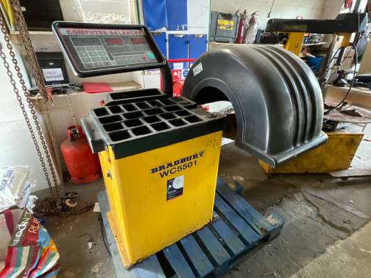 Bradbury WC5501 Computerised Wheel Balancing Machine 240v - photo 1