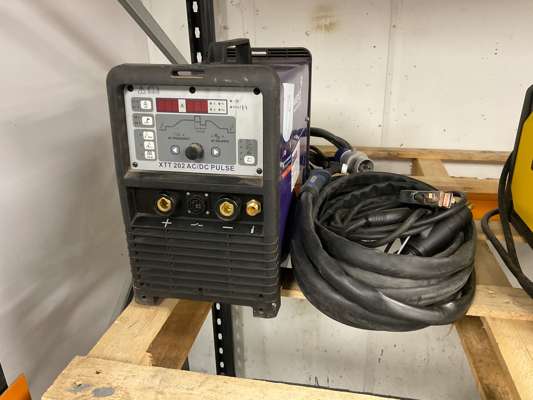 Parweld XTT 202 AC/DC Pulse Portable Tig Welder 240V