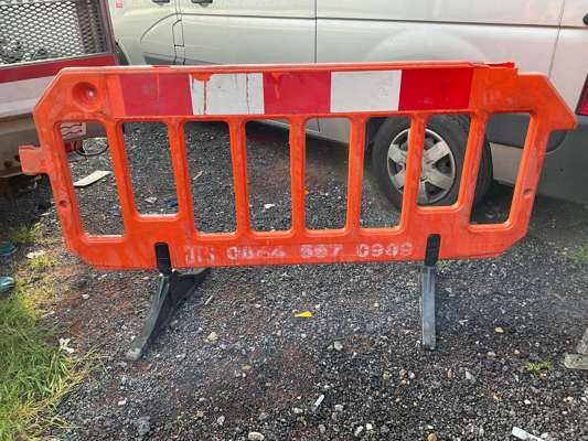 Approx 45 x Plastic Pedestrian Barriers - photo 1