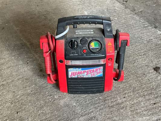 Clarke Portable Extra Heavy Duty Jumpstart & Battery Charger 240v - photo 1