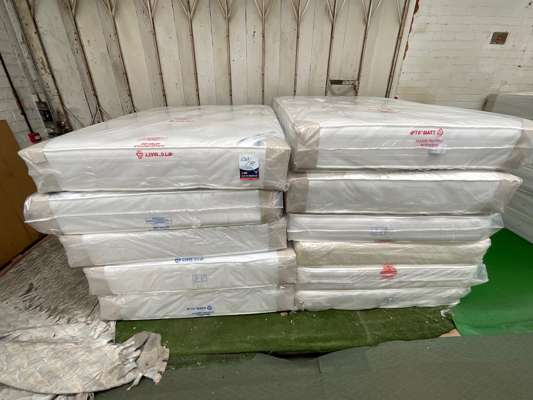 11 x Various Dream Vendor 4’6” Mattresses - photo 1