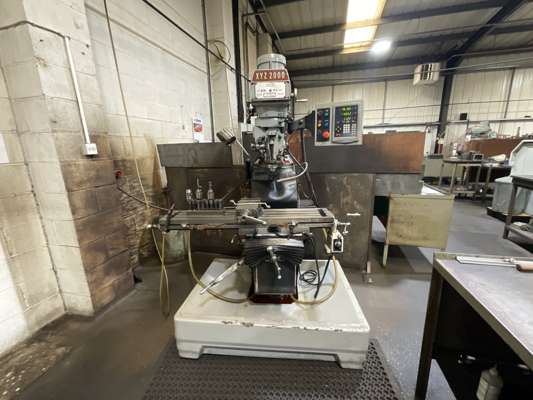 XYZ 2000 Turret Milling Machine with Newall C80 Digital Readout System 415v