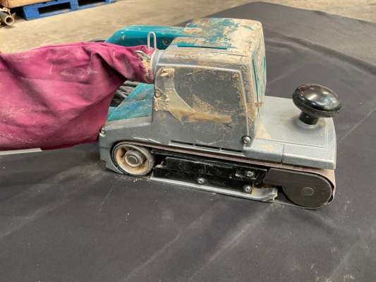 Makita 230v Belt Sander - photo 1
