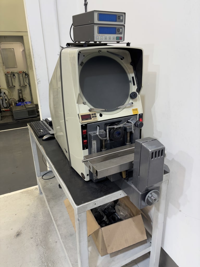 Baty R11XL Bench Mounted Profile Projector With Baty XLS-1000 Digital Readouts
