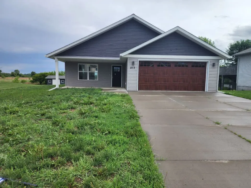 HUD Home — 213 Century Ln, Silver Lake, MN 55381