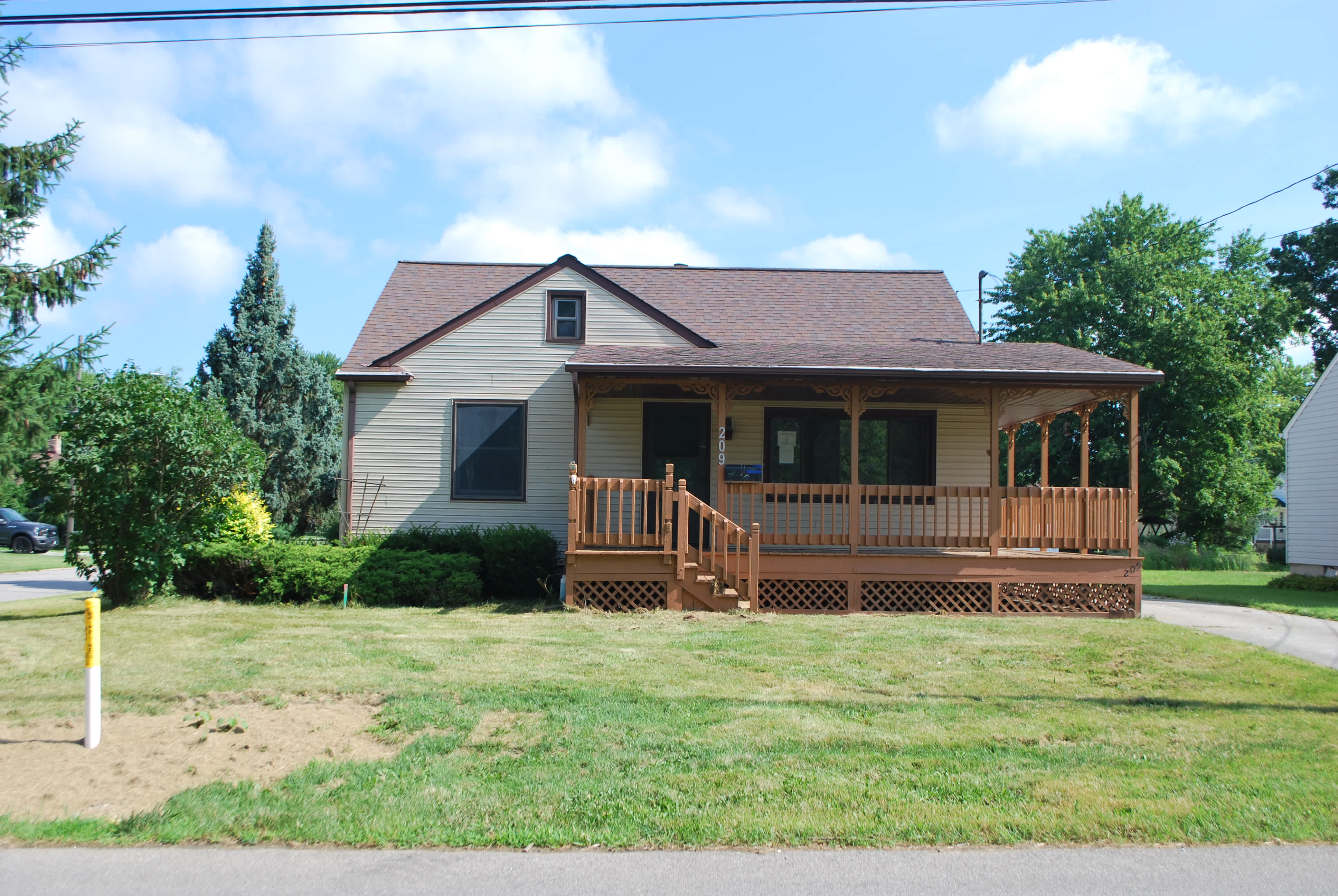 HUD Home — 209 Sipple Ave, Amherst, OH 44001