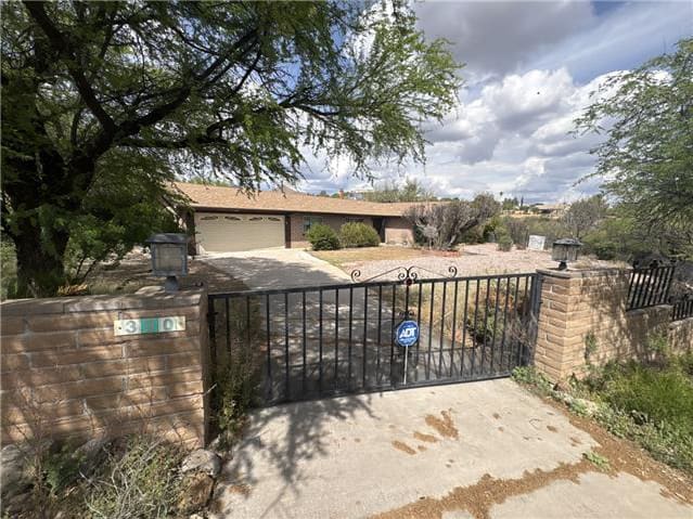 HUD Home — 390 Quail Ct, Rio Rico, AZ 85648