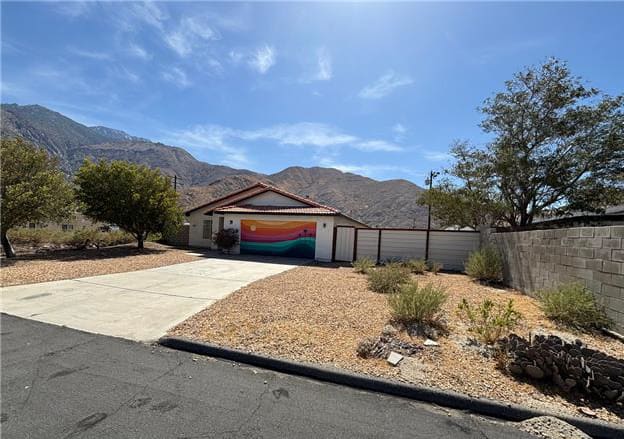HUD Home — 15781 Coral St, Palm Springs, CA 92262
