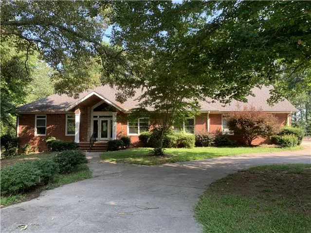HUD Home — 727 Kings Bench Dr, Hartwell, GA 30643