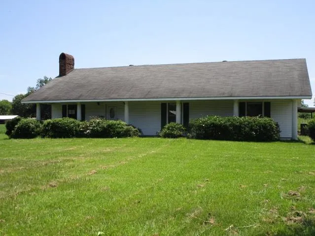 HUD Home — 1067 Cocoville Rd, Mansura, LA 71350