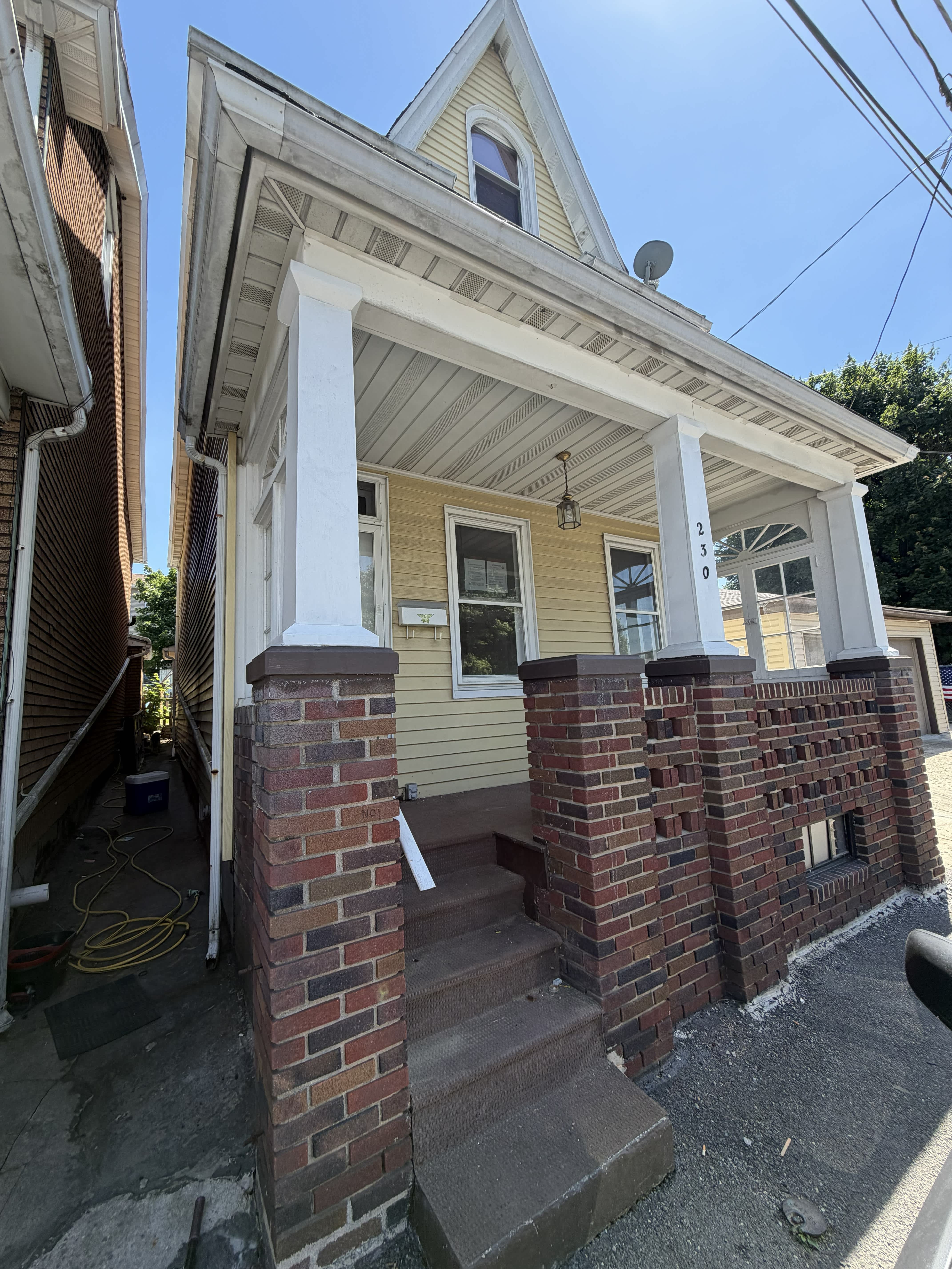 HUD Home — 230 W Early Ave, Coaldale, PA 18218