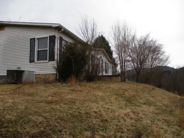HUD Home — 274 Hillside Dr, Buena Vista, VA 24416