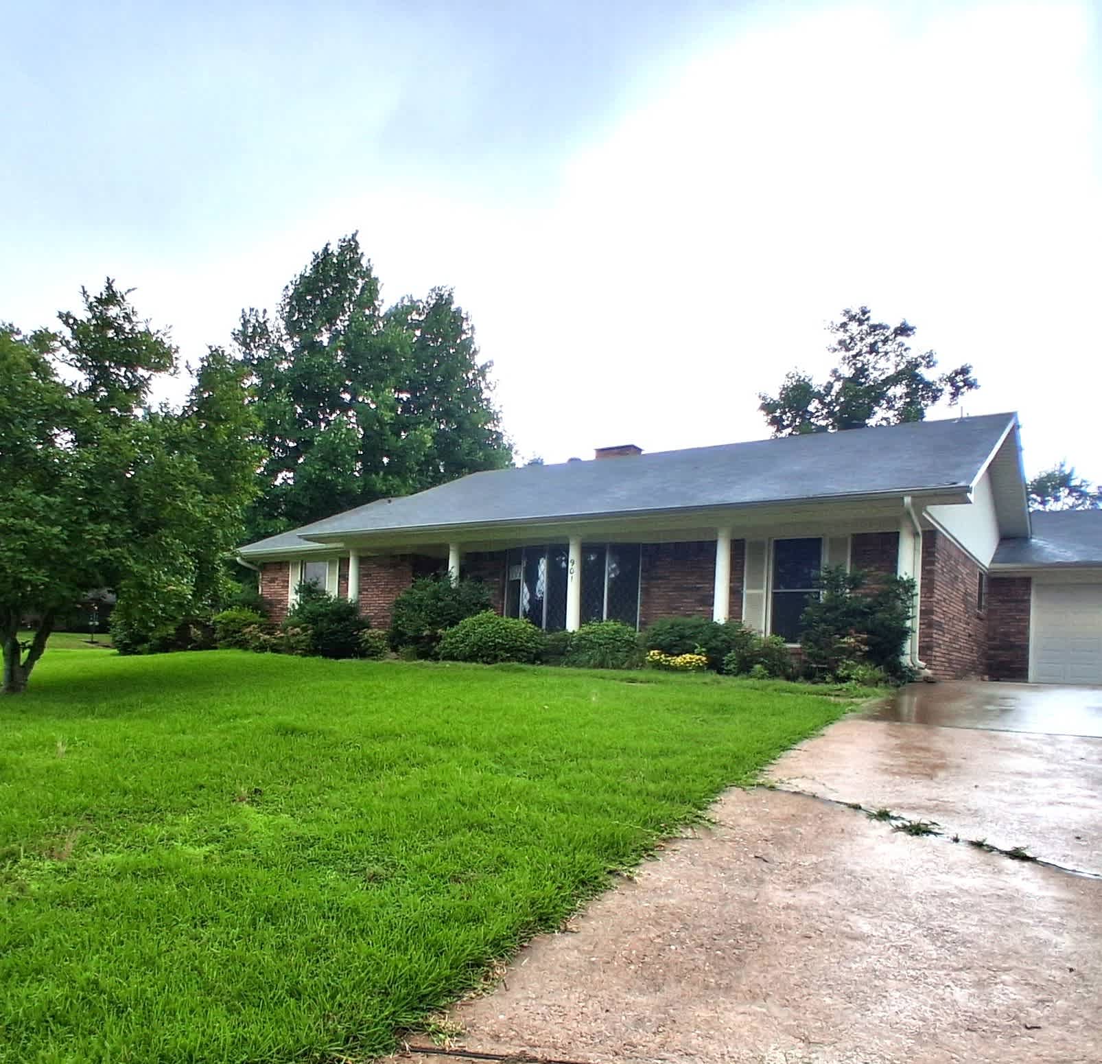 HUD Home — 901 Bluebird Ln, Wake Village, TX 75501