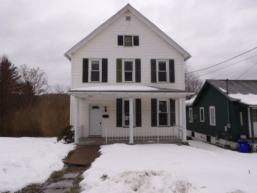 HUD Home — 806 E 4th St, Oil City, PA 16301