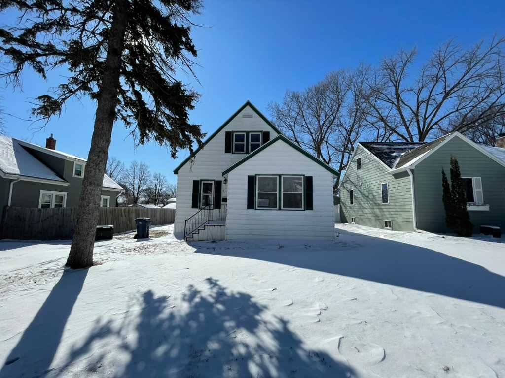 HUD Home — 911 W Cavour Ave, Fergus Falls, MN 56537