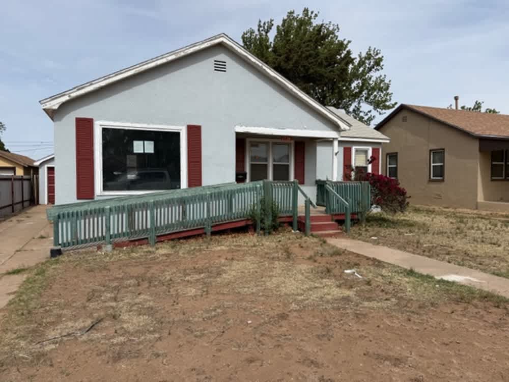 HUD Home — 1724 Ross St, Clovis, NM 88101 - photo 1