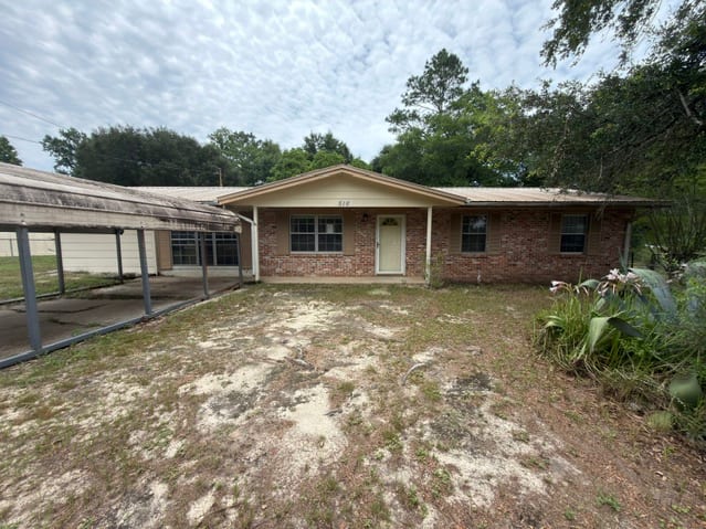 HUD Home — 516 Forrest Ct, Crestview, FL 32539 - photo 1