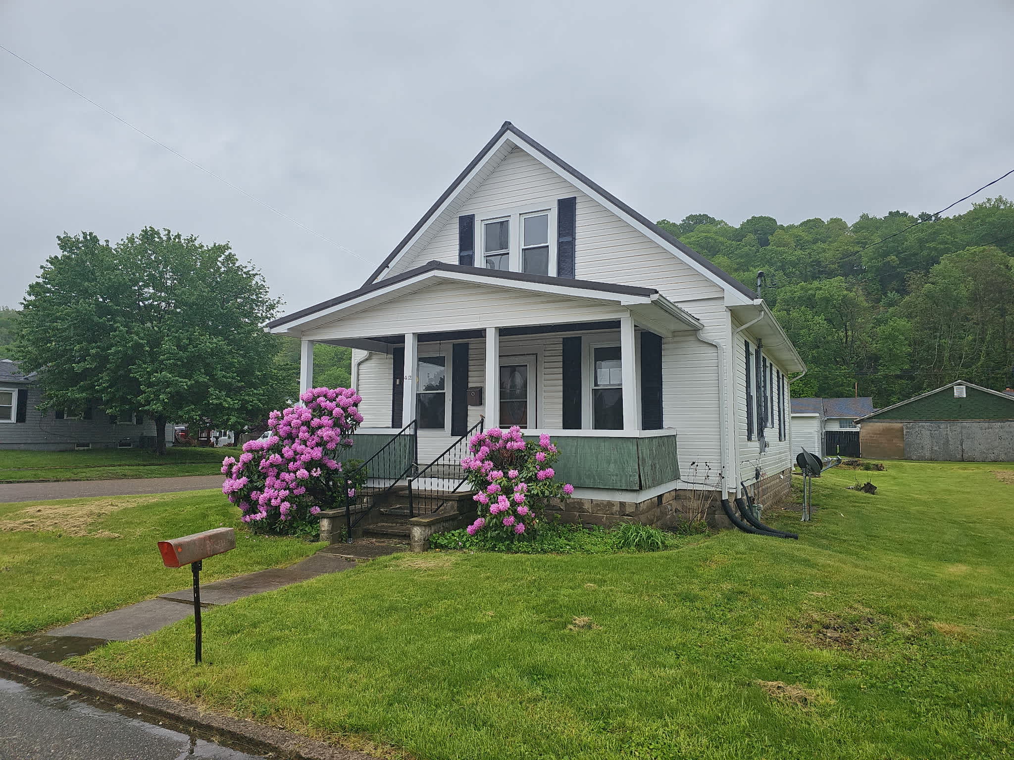 HUD Home — 412 6th St, Saint Marys, WV 26170 - photo 1