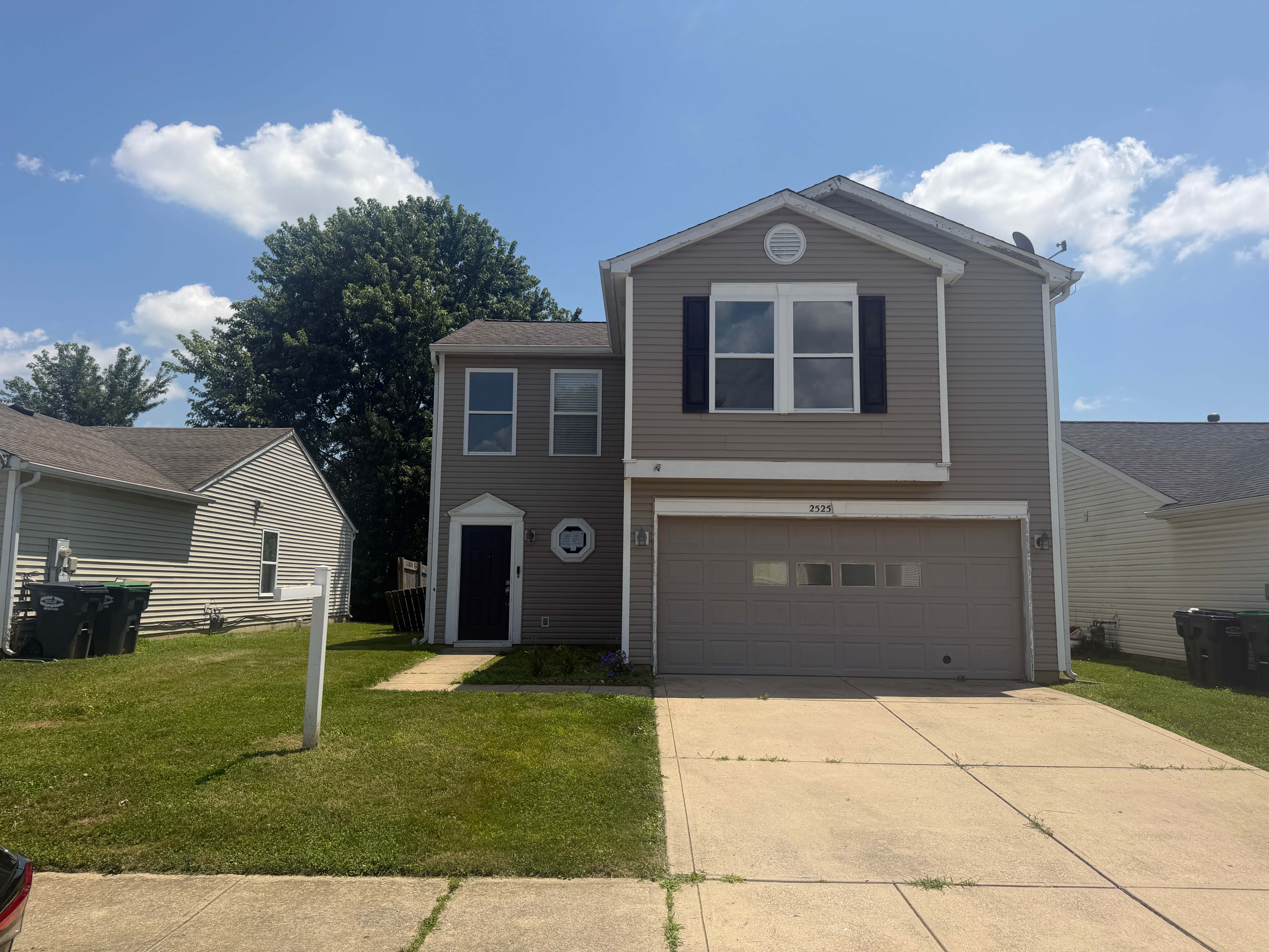 HUD Home — 2525 Summerwood Ln, Greenwood, IN 46143 - photo 1