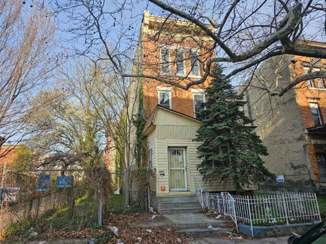 HUD Home — 3302 N 15th St, Philadelphia, PA 19140 - photo 1