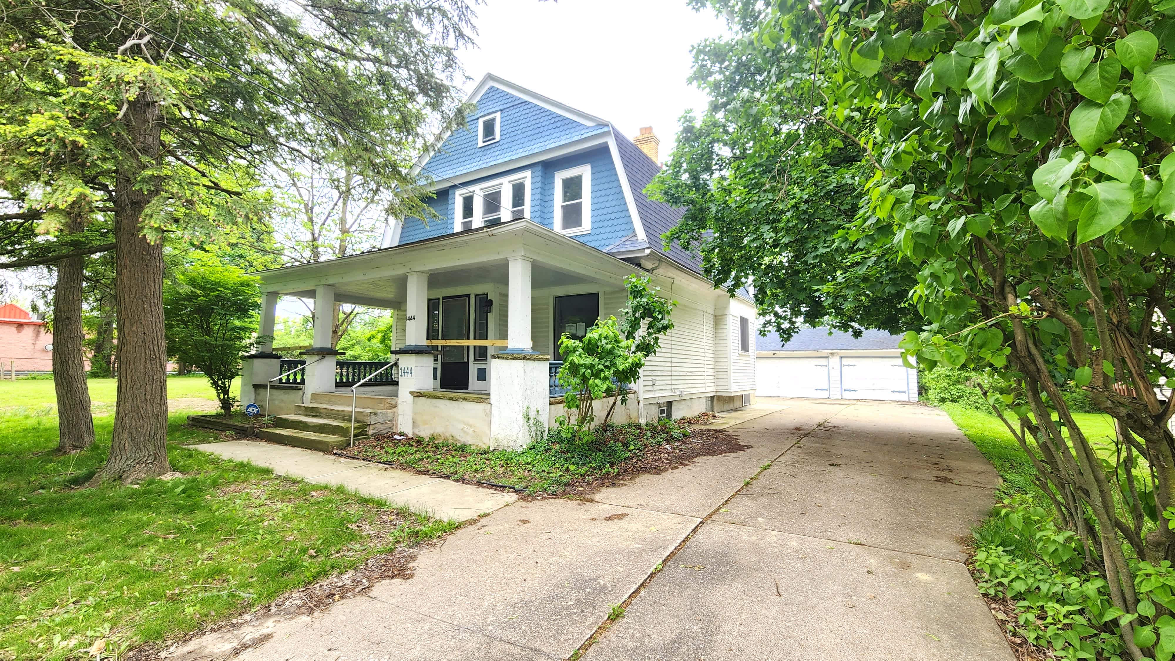 HUD Home — 1444 Dill Rd, South Euclid, OH 44121 - photo 1