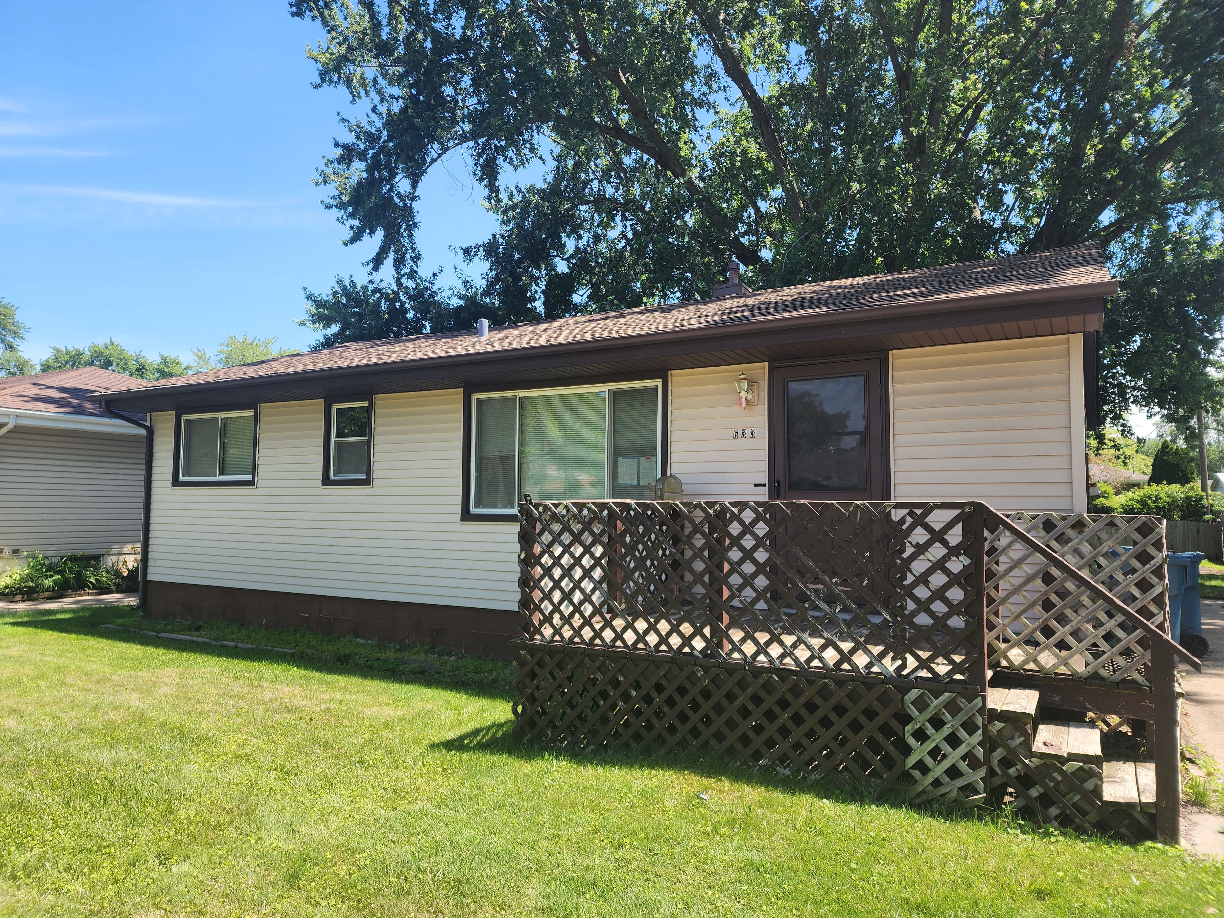 HUD Home — 633 N Glenwood Ave, Griffith, IN 46319 - photo 1