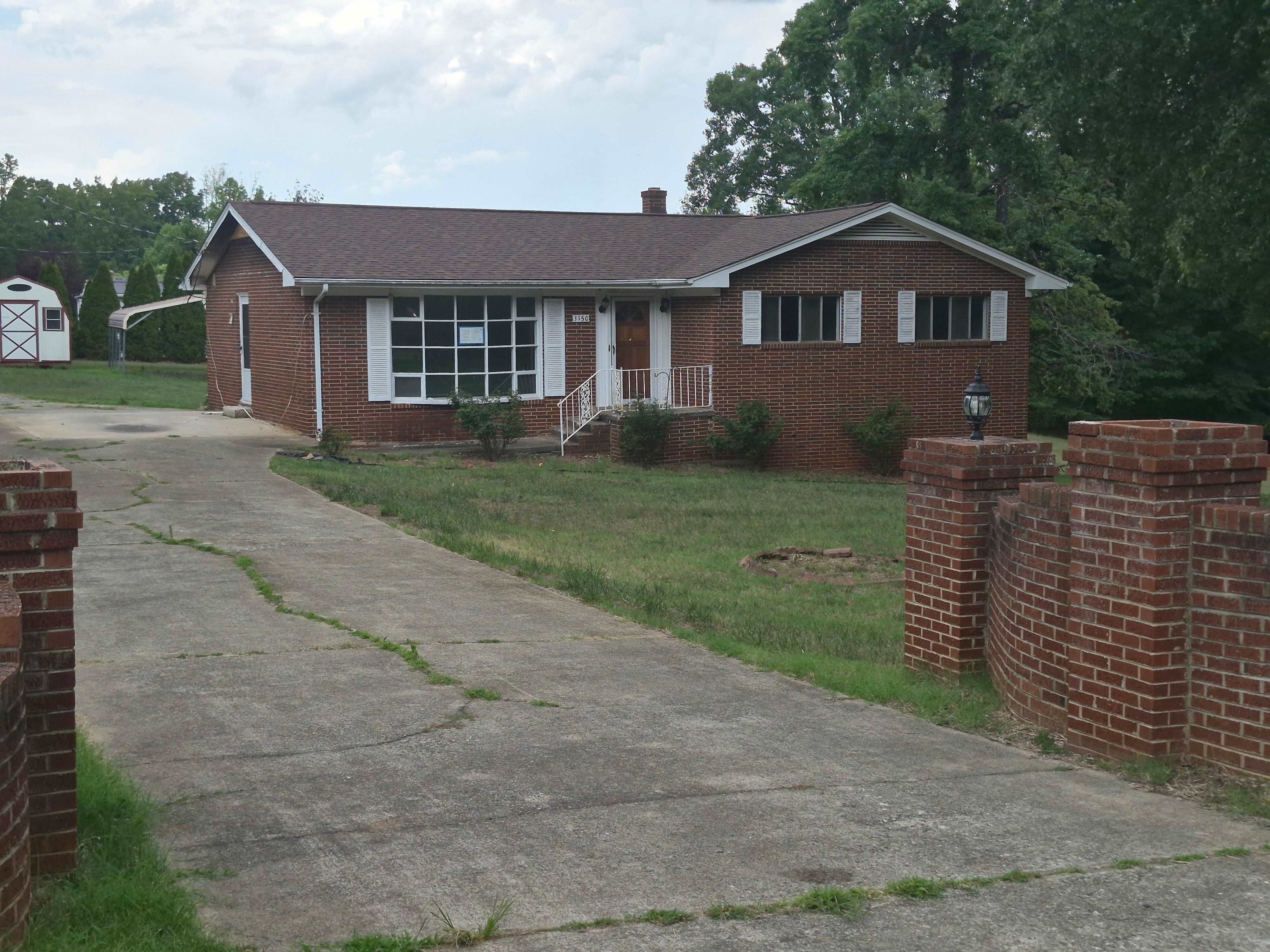HUD Home — 3150 Wentworth St, Reidsville, NC 27320 - photo 1
