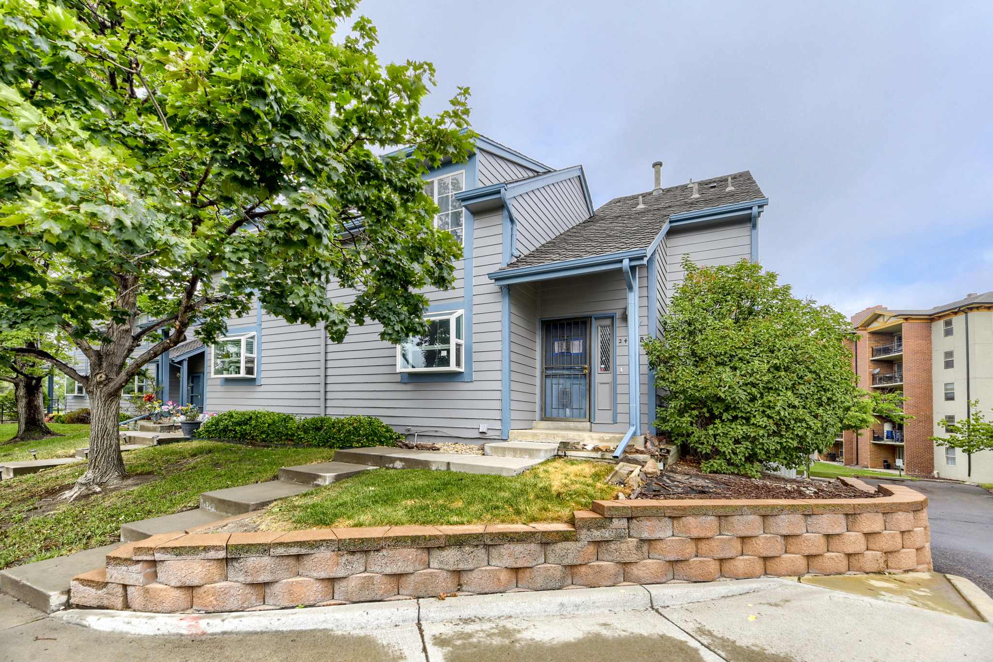 HUD Home — 2405 S Worchester Ct, Aurora, CO 80014 - photo 1