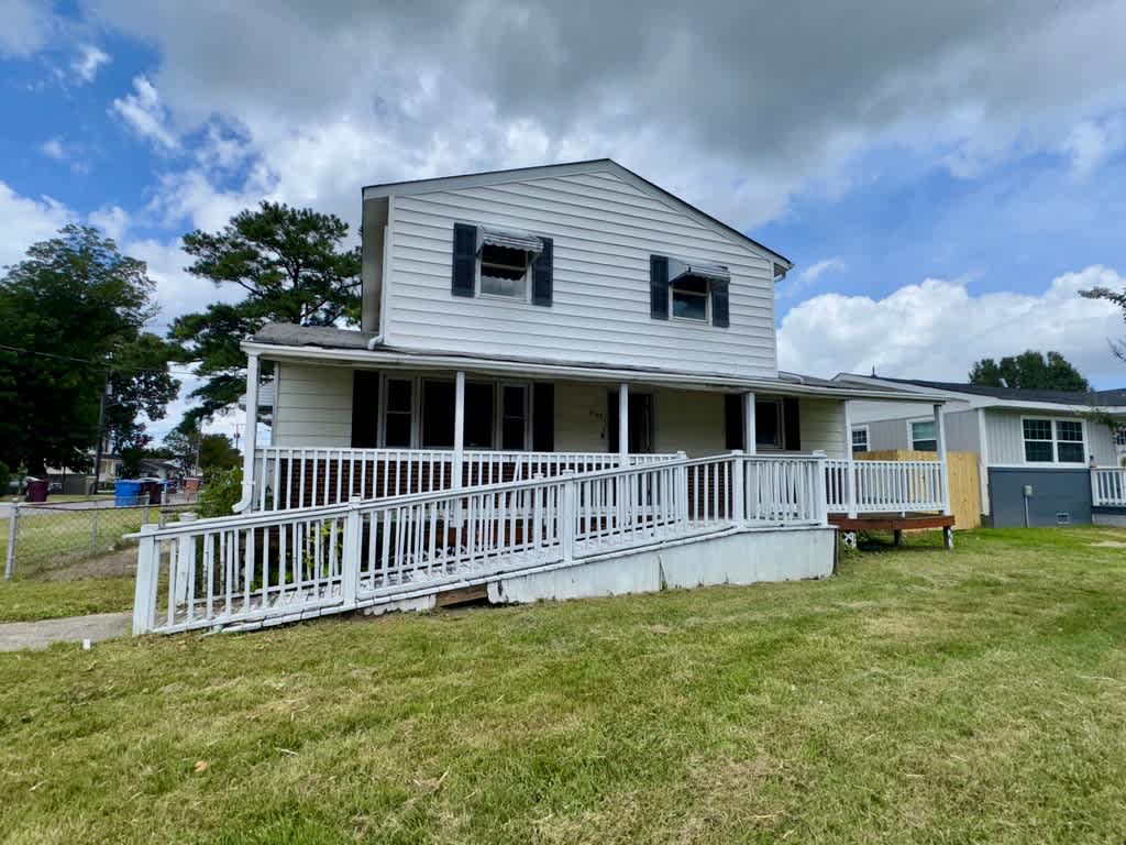 HUD Home — 2144 Campostella Rd, Chesapeake, VA 23324 - photo 1
