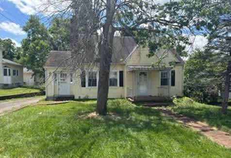 HUD Home — 214 E Virginia Ave, Springfield, KY 40069 - photo 1