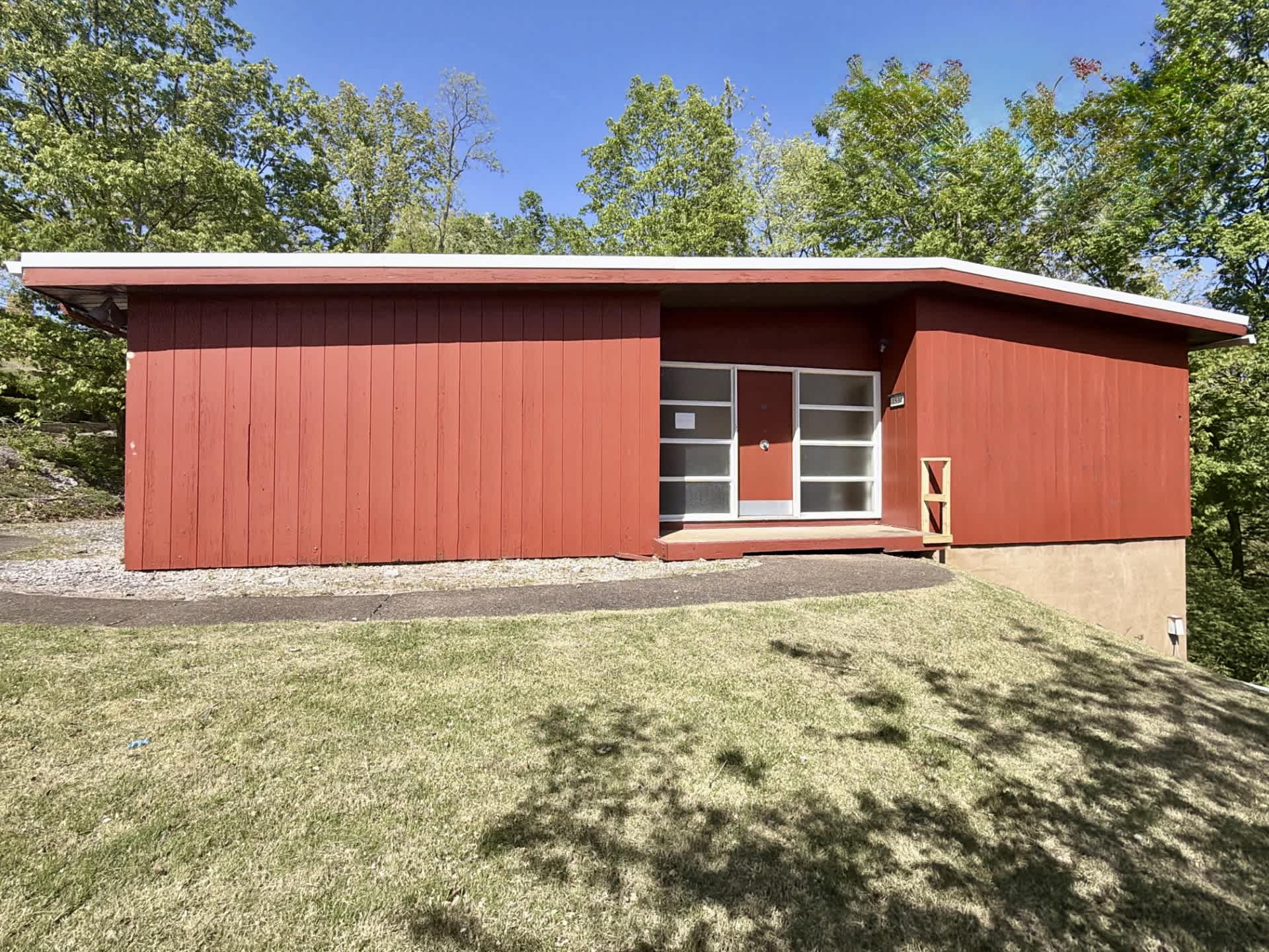 HUD Home — 1534 Summit Dr, Charleston, WV 25302 - photo 1