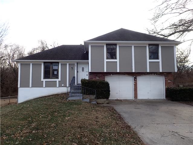 HUD Home — 7611 E 100th Ter, Kansas City, MO 64134 - photo 1