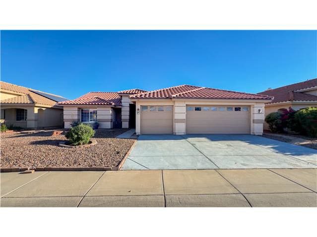HUD Home — 3925 W Charter Oak, Phoenix, AZ 85029 - photo 1