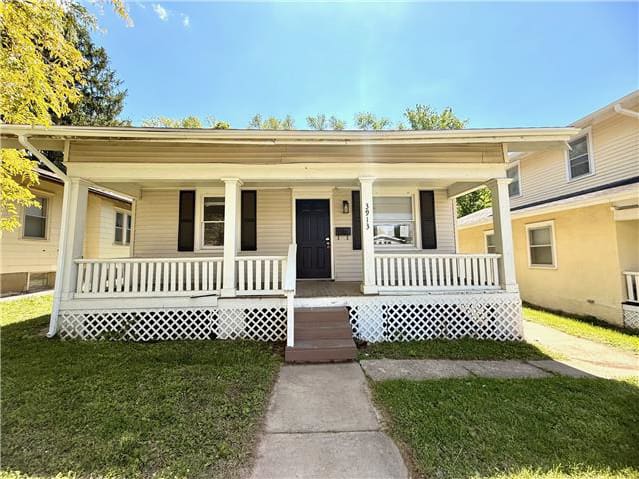HUD Home — 3913 Terrace Ave, Saint Joseph, MO 64504 - photo 1