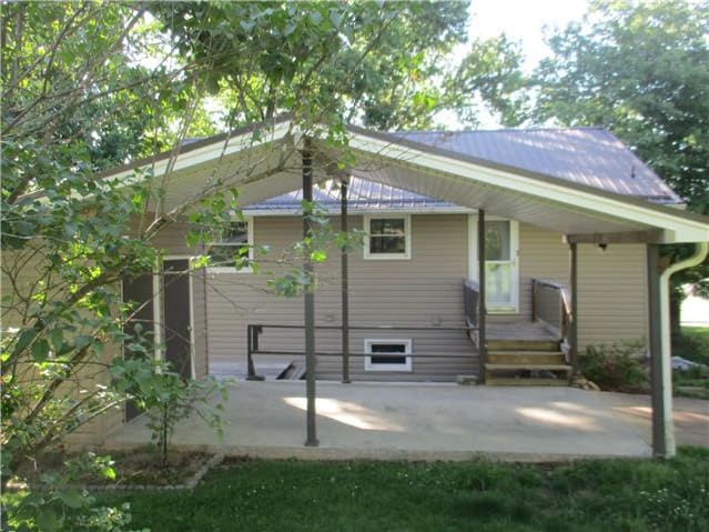 HUD Home — 300 Lakeview Cir, Bluff City, TN 37618 - photo 1
