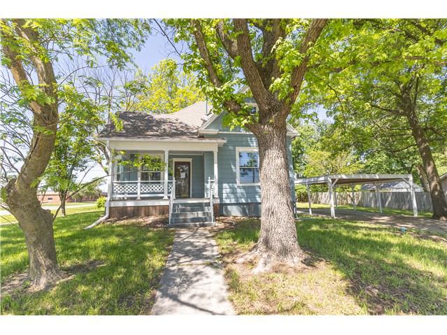 HUD Home — 221 S Kentucky St, Mexico, MO 65265 - photo 1