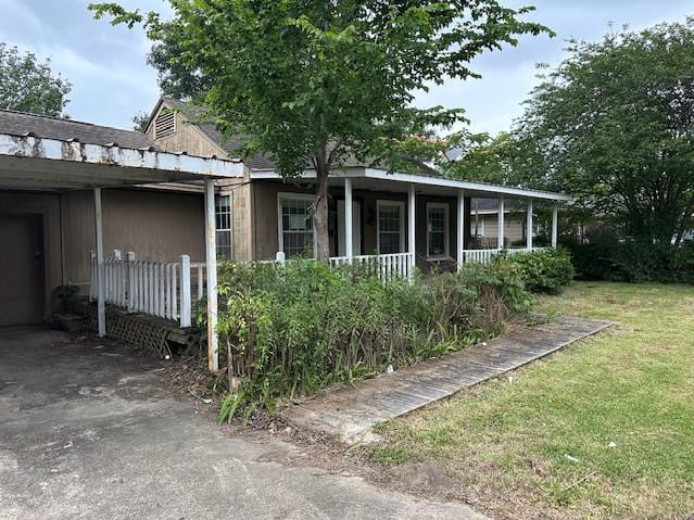HUD Home — 2295 Central Dr, Beaumont, TX 77706 - photo 1