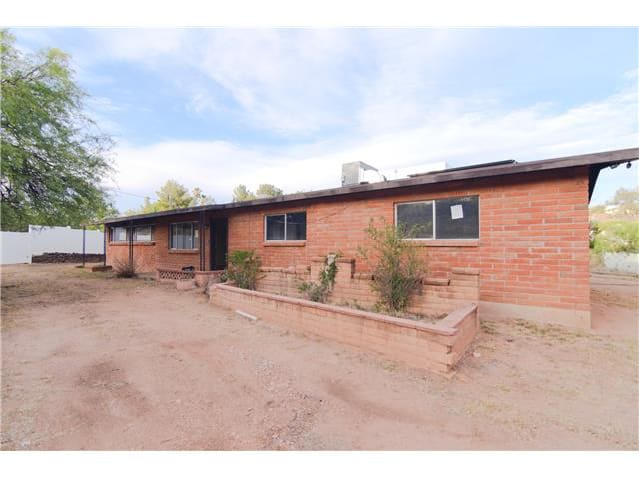 HUD Home — 1176 N Royal Road, Nogales, AZ 85621 - photo 1