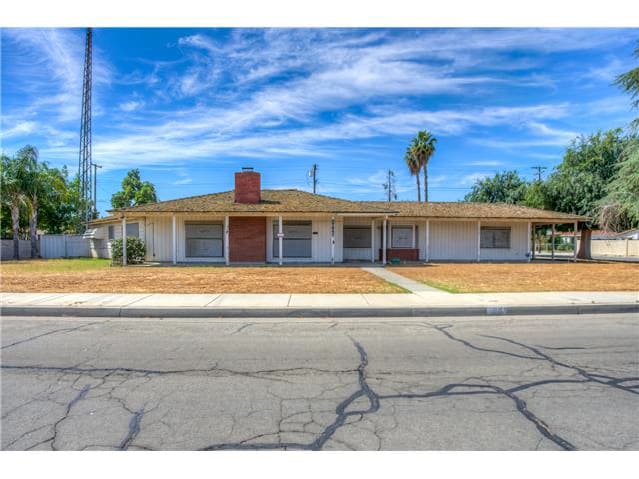 HUD Home — 1065 1st St, Wasco, CA 93280 - photo 1
