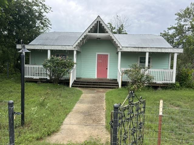 HUD Home — 501 E Daniel St, Uvalde, TX 78801 - photo 1