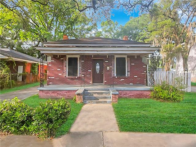 HUD Home — 842 E 37th St, Savannah, GA 31401 - photo 1