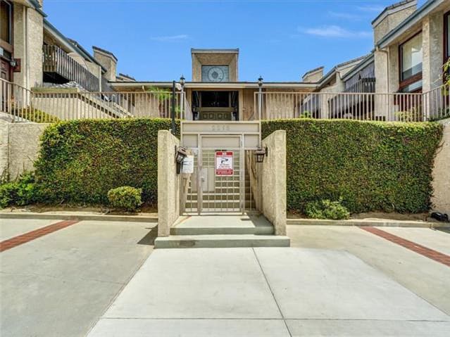 HUD Home — 2298 Rose Ave #302, Signal Hill, CA 90755 - photo 1