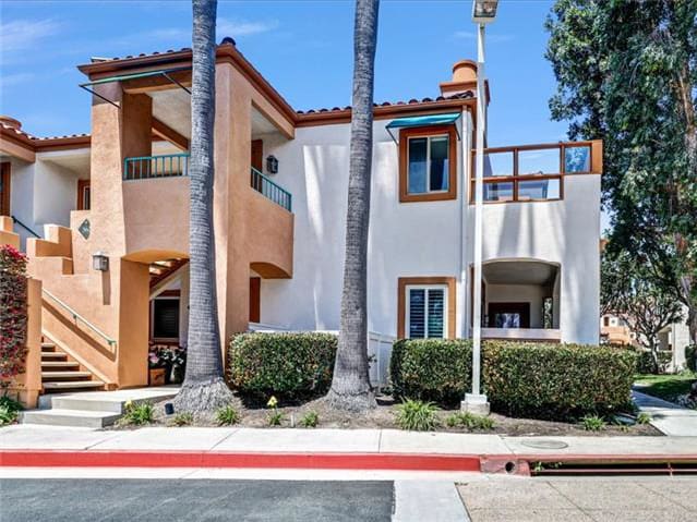 HUD Home — 360 Villa Point Dr, Newport Beach, CA 92660 - photo 1