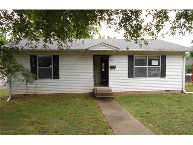 HUD Home — 807 N 3rd, Monett, MO 65708 - photo 1