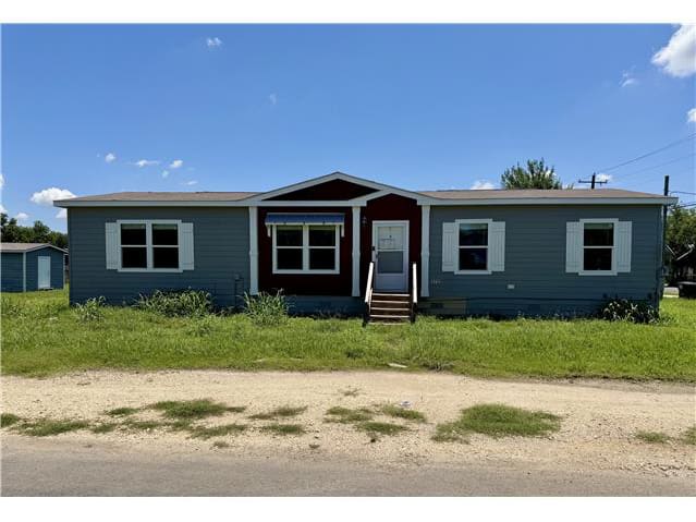 HUD Home — 1712 17th St, Hondo, TX 78861 - photo 1