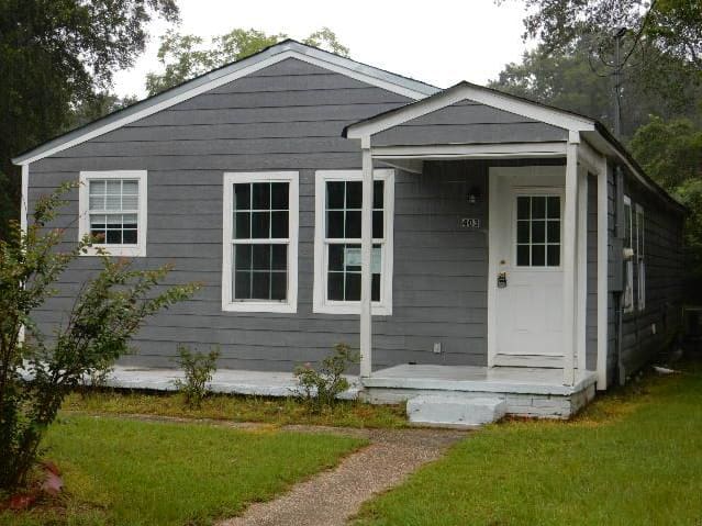 HUD Home — 403 Klondyke St, Hattiesburg, MS 39401 - photo 1