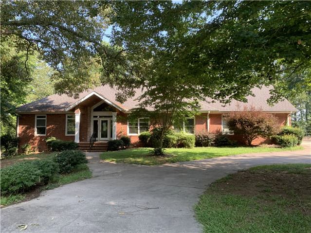 HUD Home — 727 Kings Bench Dr, Hartwell, GA 30643 - photo 1
