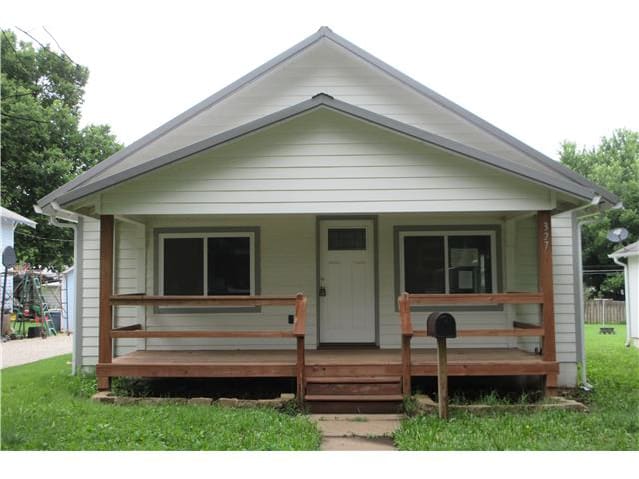 HUD Home — 327 W 9th Ave, Garnett, KS 66032 - photo 1